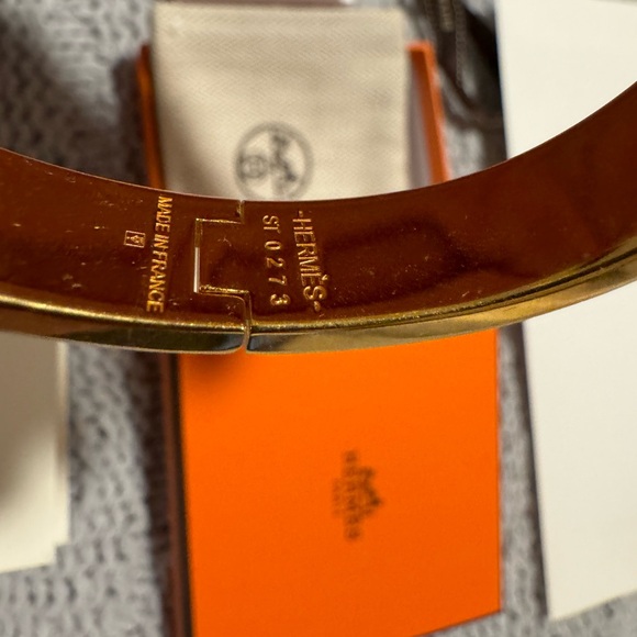 AUTHENTIC Click H bracelet original pkg and receipt. Worn 4x purchased 4/20/24 - Picture 2 of 7